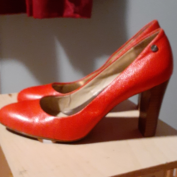 Shoes - Picture 2 of 3